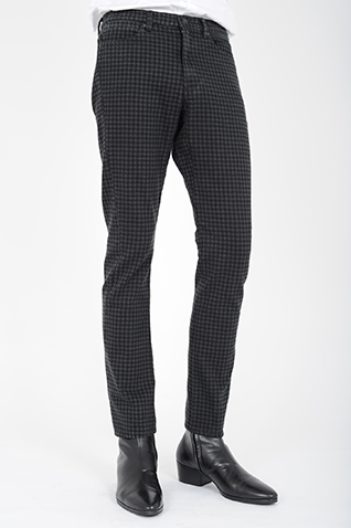 TAPERED TIGHT JEANS