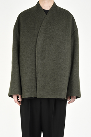 COLLARLESS BIG
CHESTER SHORT COAT