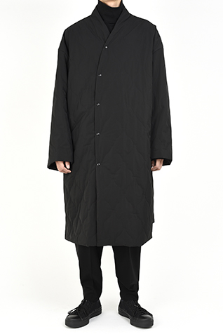 COLLARLESS
QUILTING BIG COAT