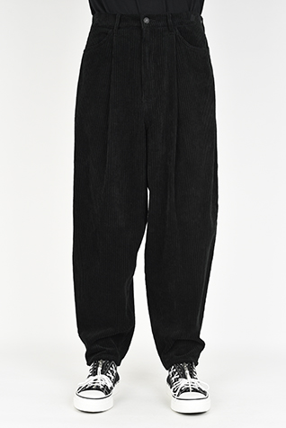 1TUCK TAPERED
WIDE PANTS