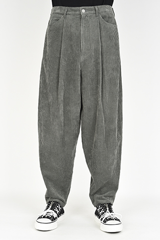 1TUCK TAPERED
WIDE PANTS