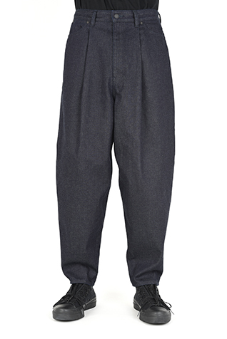 1TUCK TAPERED
WIDE PANTS