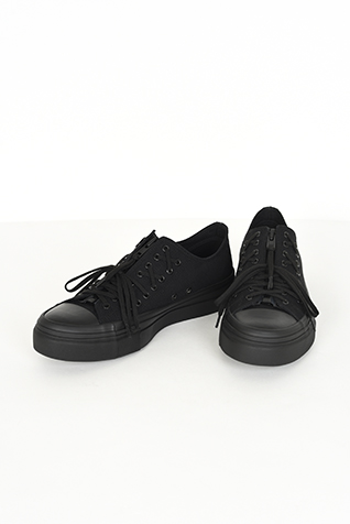 LOW CUT
CANVAS SNEAKER
