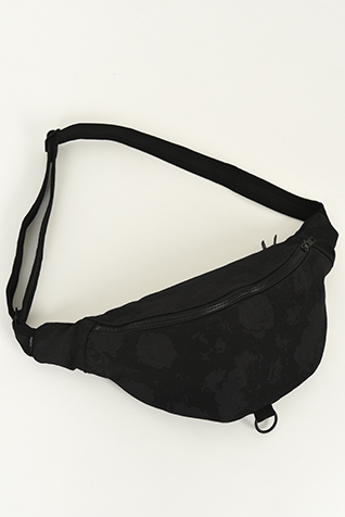 <span class="restock">再入荷</span>
LARGE BODY BAG