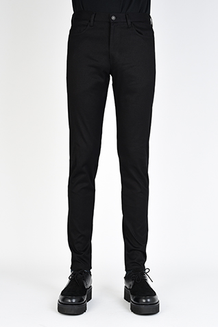 <span class="restock">再入荷</span>
SKINNY PANTS