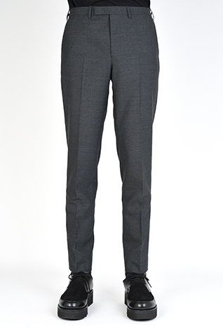 <span class="restock">再入荷</span>
SLIM SLACKS