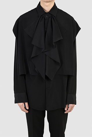 SLEEVELESS
FRILL SHIRT
