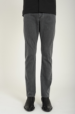 SLIM STRAIGHT JEANS