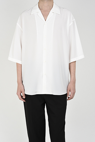 OPEN COLLAR
BIG SHIRT