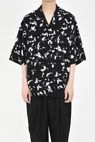 OPEN COLLAR
BIG SHIRT
