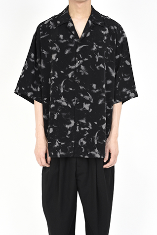 OPEN COLLAR
BIG SHIRT