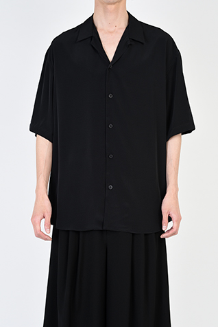 OPEN COLLAR
BIG SHIRT