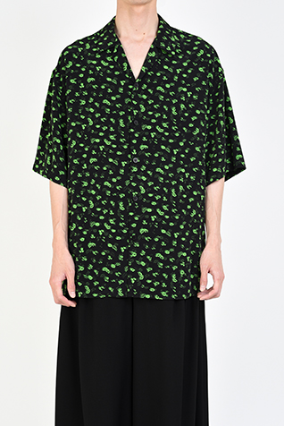 OPEN COLLAR
BIG SHIRT