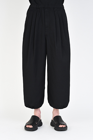 3TUCK BALLOON
CROPPED PANTS