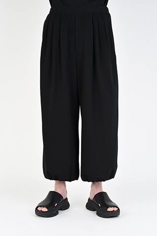 3TUCK BALLOON
CROPPED PANTS