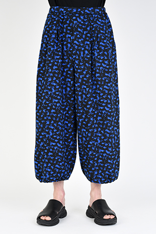 3TUCK BALLOON
CROPPED PANTS