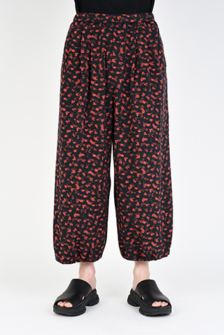 3TUCK BALLOON
CROPPED PANTS
