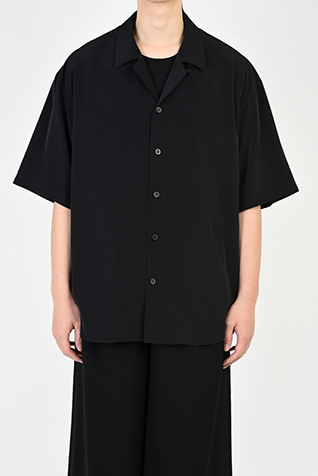OPEN COLLAR
BIG SHIRT