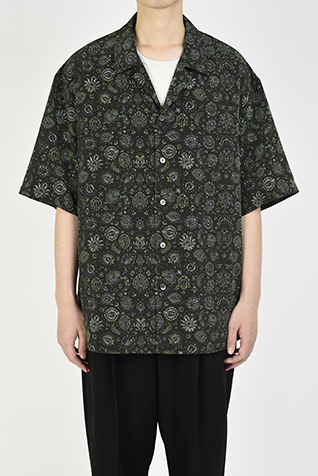 OPEN COLLAR
BIG SHIRT