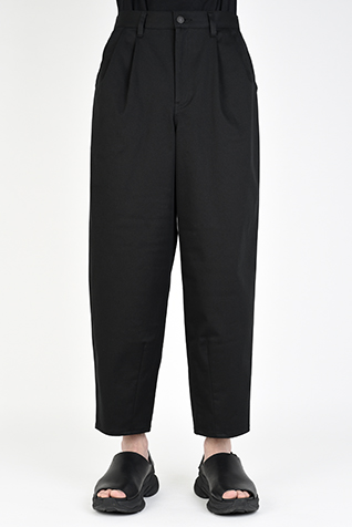 2TUCK TAPERED
WIDE CROPPED PANTS