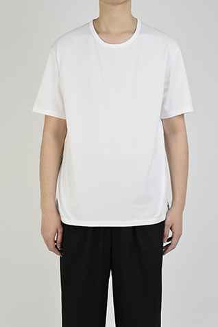 <span class="restock">再入荷</span>
U-NECK T-SHIRT