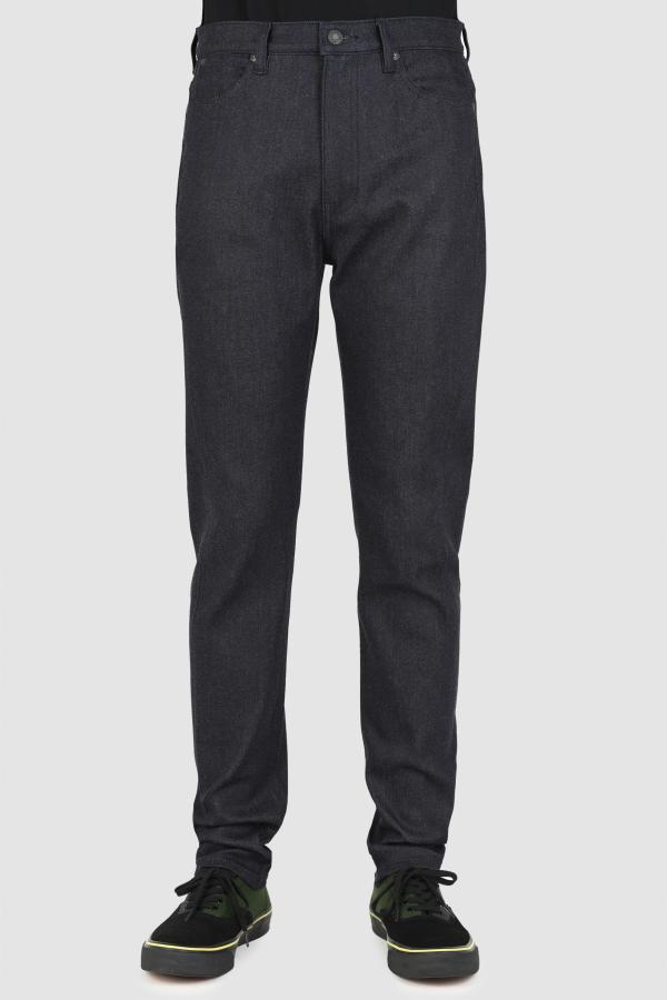 STRETCH DENIM
TAPERED TIGHT PANTS
